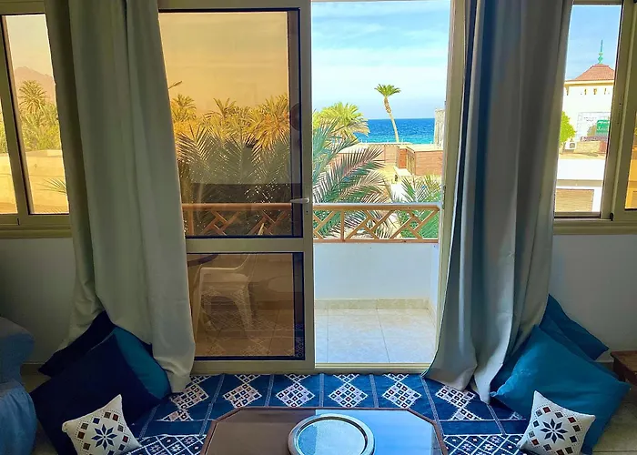 Seaview Spacious شقة *