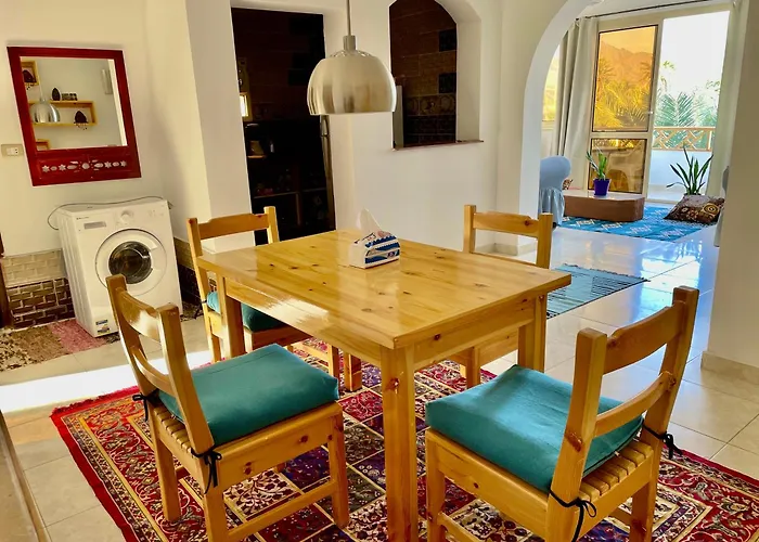 Seaview Spacious شقة دهب